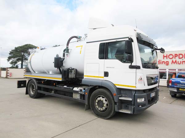 REF 91 - 2017 MAN Euro 6 with New 2200 gallon Vacuum Tanker For Sale